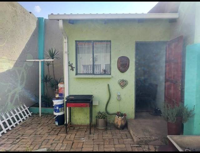 2 BEDROOM HOUSE FOR SALE IN LUFHERENG